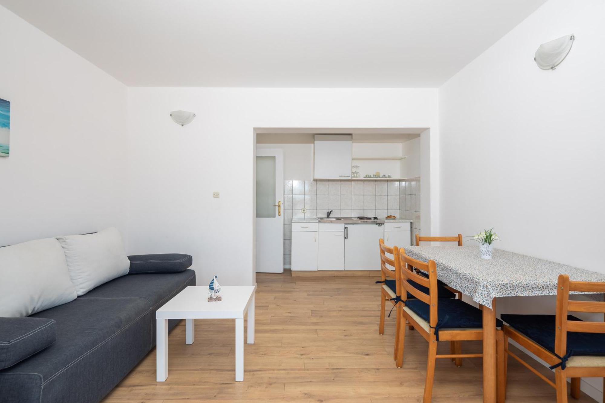 Apartments Near Central Beach With Free Parking Makarska Cameră foto